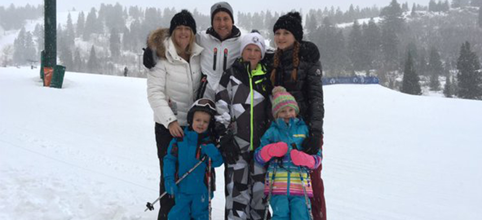 Ian Poulter Wipes Out During Family Ski Vacation In Utah