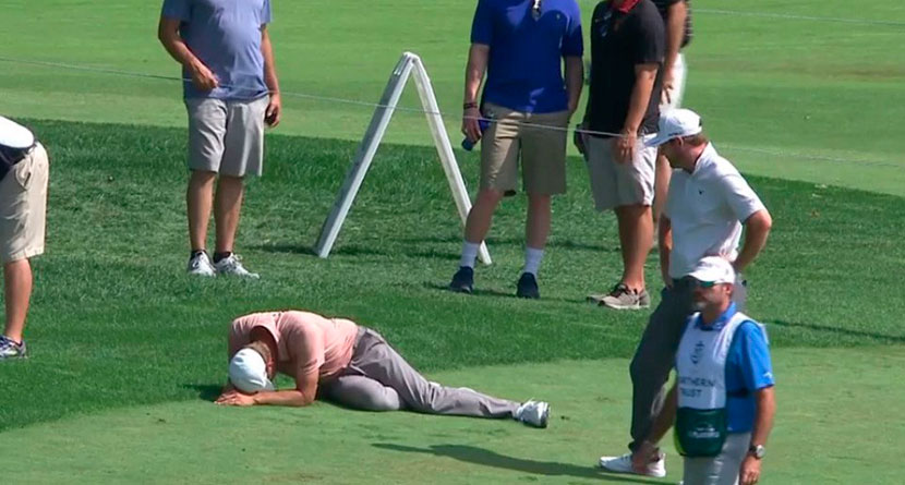 Lucas Glover Slips During Swing, Injures Knee