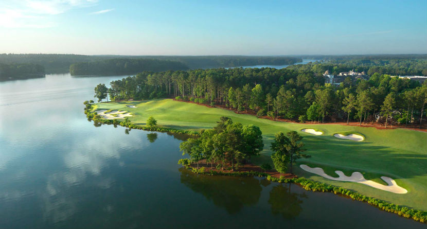 10 Luxurious Golf Resorts in the U.S.
