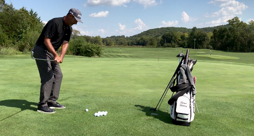 How The Best Players In The World Hit Chip Shots (VIDEO)