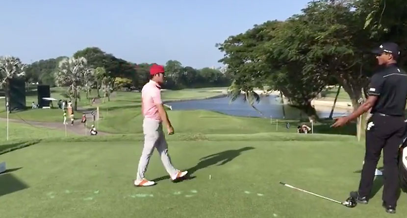 Hosung Choi Accidentally Hits Competitor With Driver