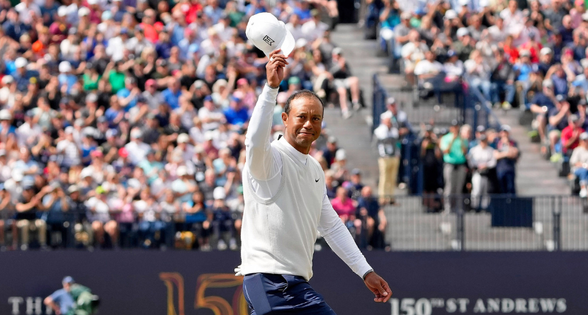 Tiger Woods Tips Hat To St. Andrews Faithful
