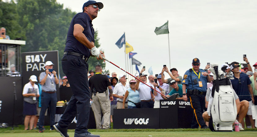 phil mickelson heckled liv golf
