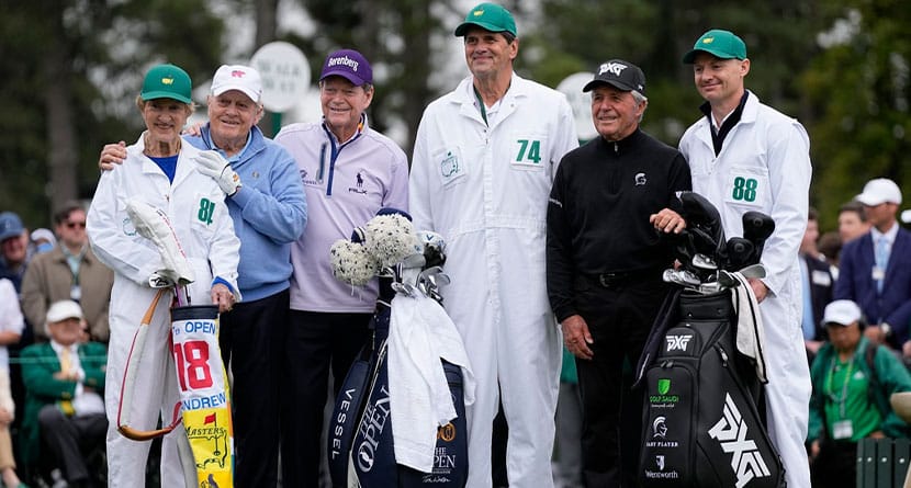 Jack Nicklaus, second from left, poses with his wife Barbara, Tom Watson and Gary Player, second from right, of South Africa on the first hole during the first round at the Masters golf tournament at Augusta National Golf Club Thursday, April 11, 2024, in Augusta, Ga. (AP Photo/George Walker IV)