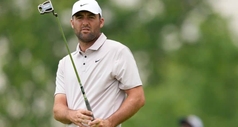Scottie Scheffler watches his putt on the ninth hole during a practice round ahead of the U.S. Open golf tournament at Oakmont Country Club Tuesday, June 10, 2025, in Oakmont, Pa. (AP Photo/Carolyn Kaster)