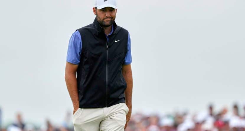 Scottie Scheffler reacts to a putt on the 18th hole during the final round of the U.S. Open golf tournament at Oakmont Country Club Sunday, June 15, 2025, in Oakmont, Pa. (AP Photo/Carolyn Kaster)