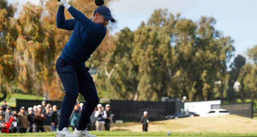 Rory McIlroy Handles The Rain And Then Wind To Share Clubhouse Lead At Riviera