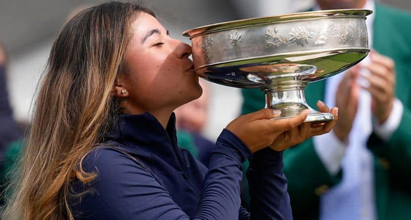 Maria José Marin, of Colombia, kisses the trophy after winning the Augusta National Women's Amateur golf tournament, Saturday, April 4, 2026, in Augusta, Ga. (AP Photo/David J. Phillip)